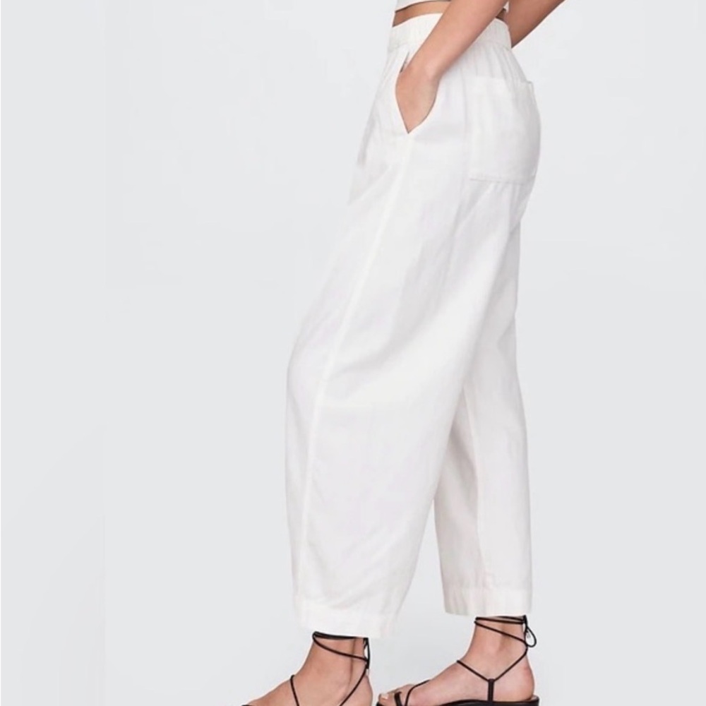 GAP Women's Cropped White Pants